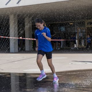 Loading...