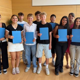 Loading...